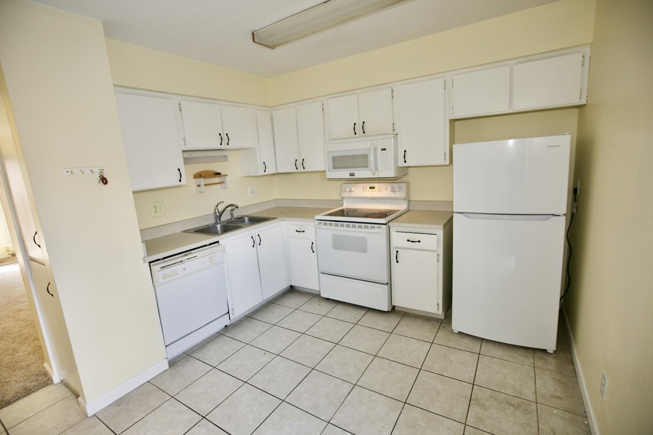 1814 Willoway Cir S - Photo 2 of 31