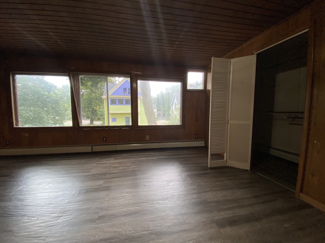 513 Village St - Photo 3 of 28