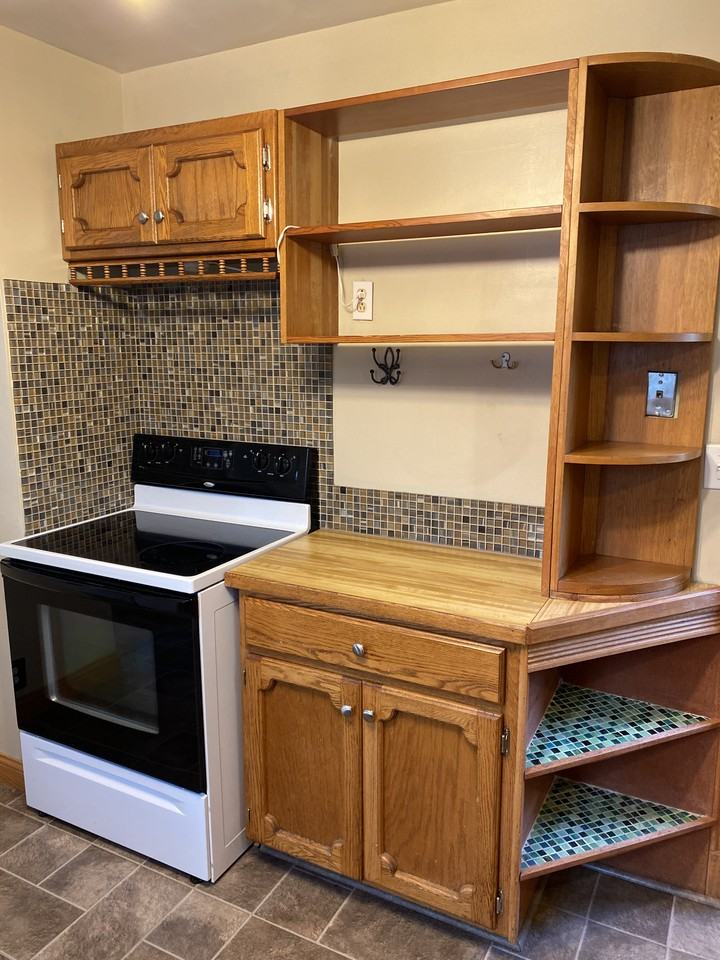 1610 Broadway N - Photo 4 of 9