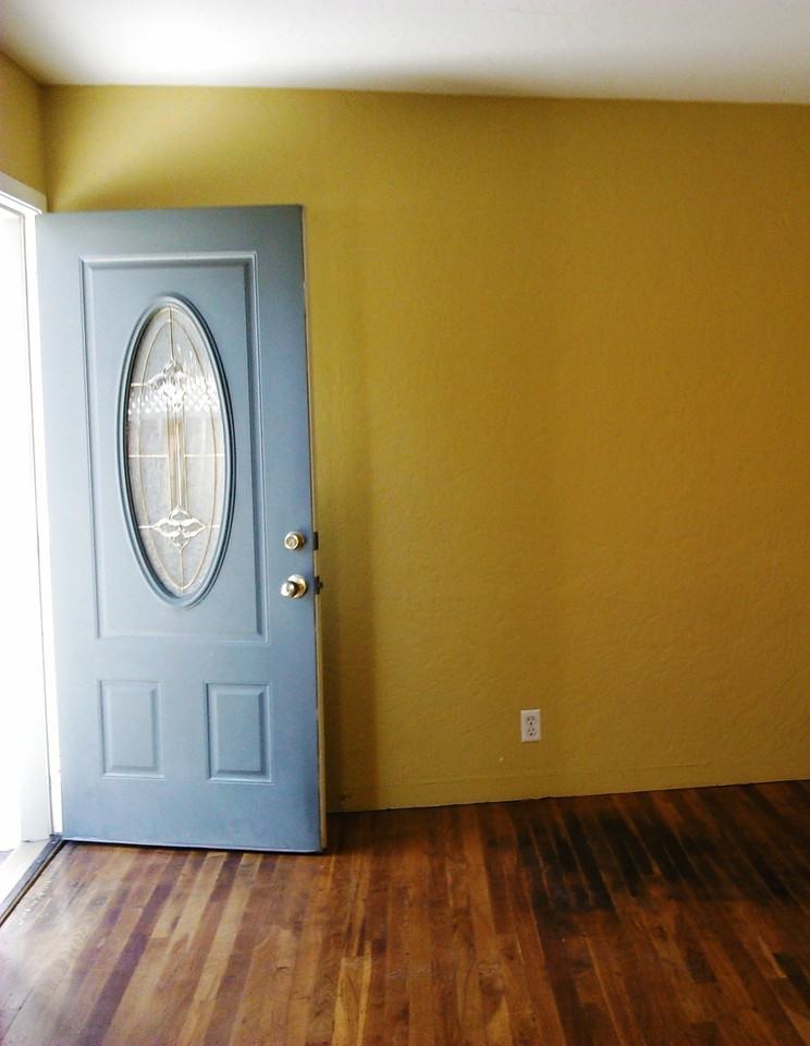 1030 Spencer Ave - Photo 2 of 10