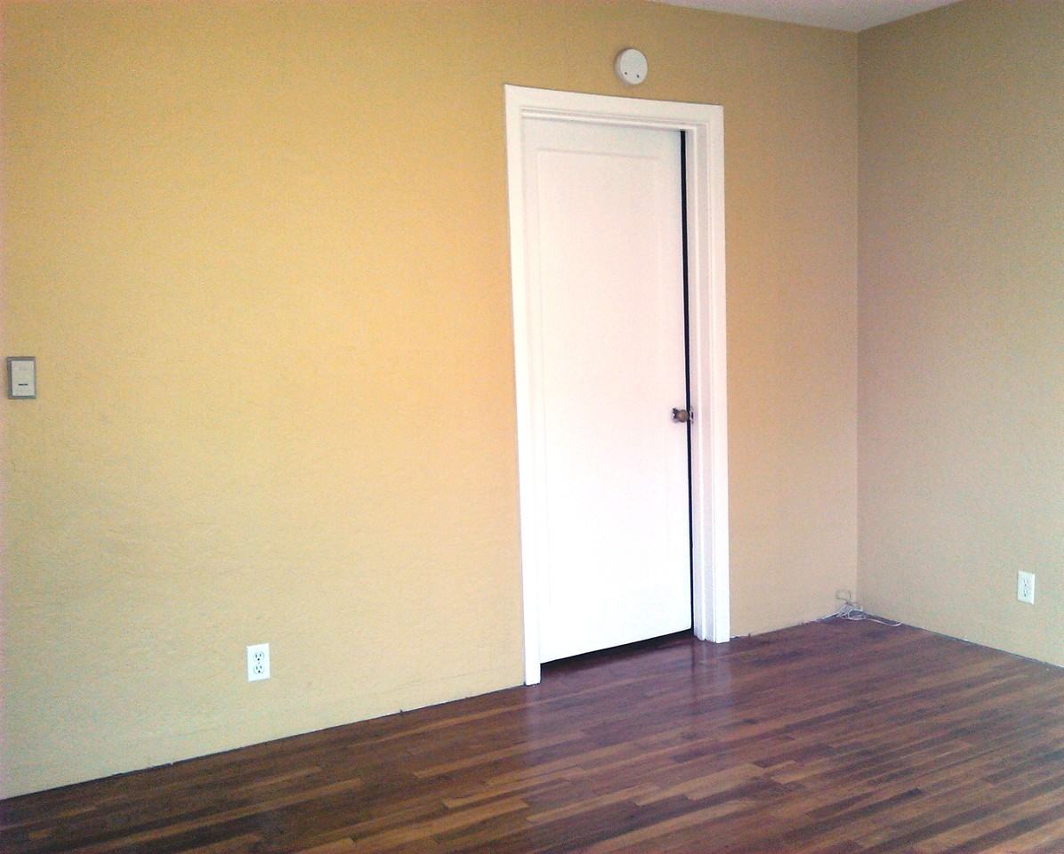 1030 Spencer Ave - Photo 3 of 10