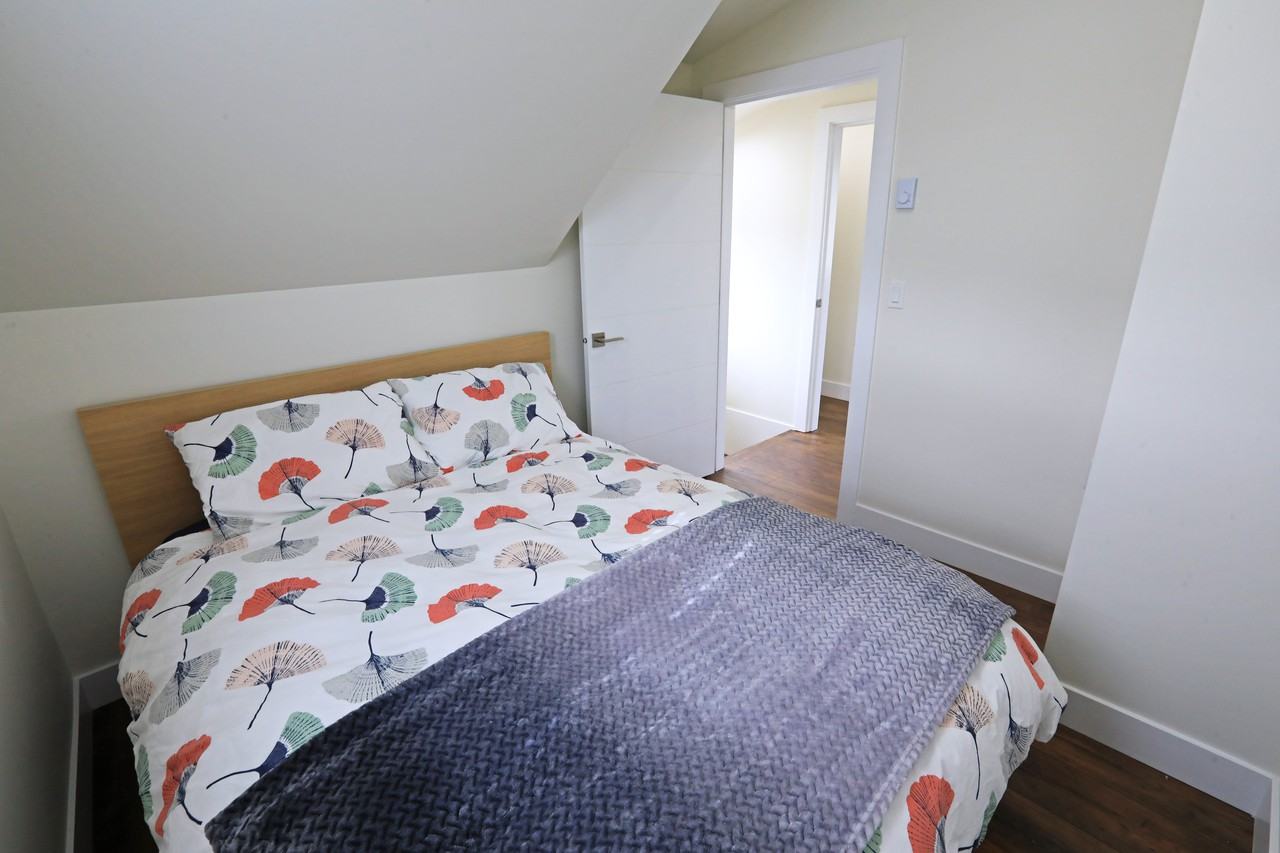 2273 Slocan Street - Photo 5 of 8