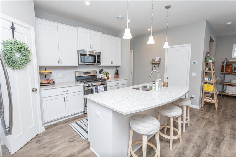 7303 Fir Ln N - Photo 2 of 24