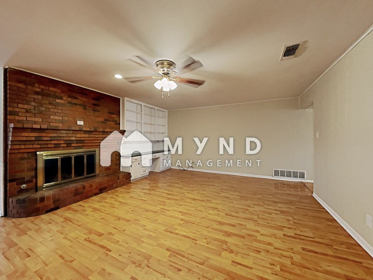 2105 Woodhaven Dr - Photo 2 of 21