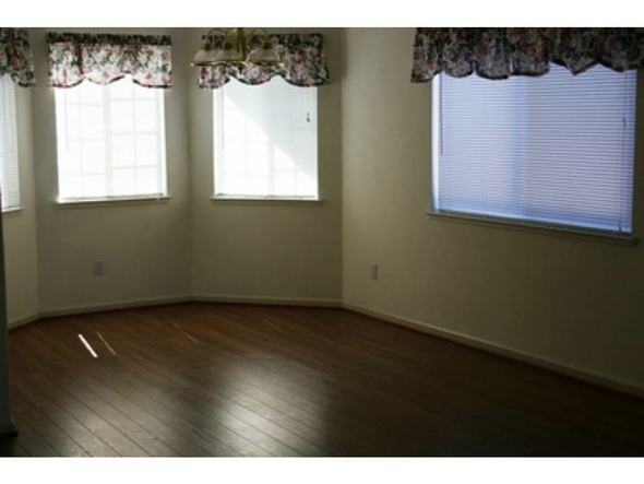 111 Cottage Pl - Photo 3 of 7