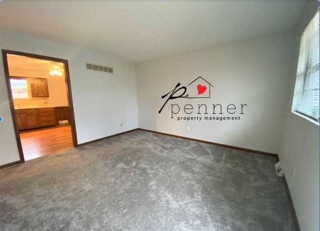 1138 S Glenwood Ave - Photo 2 of 6