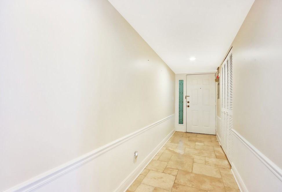 900 Ocean Dr - Photo 2 of 29