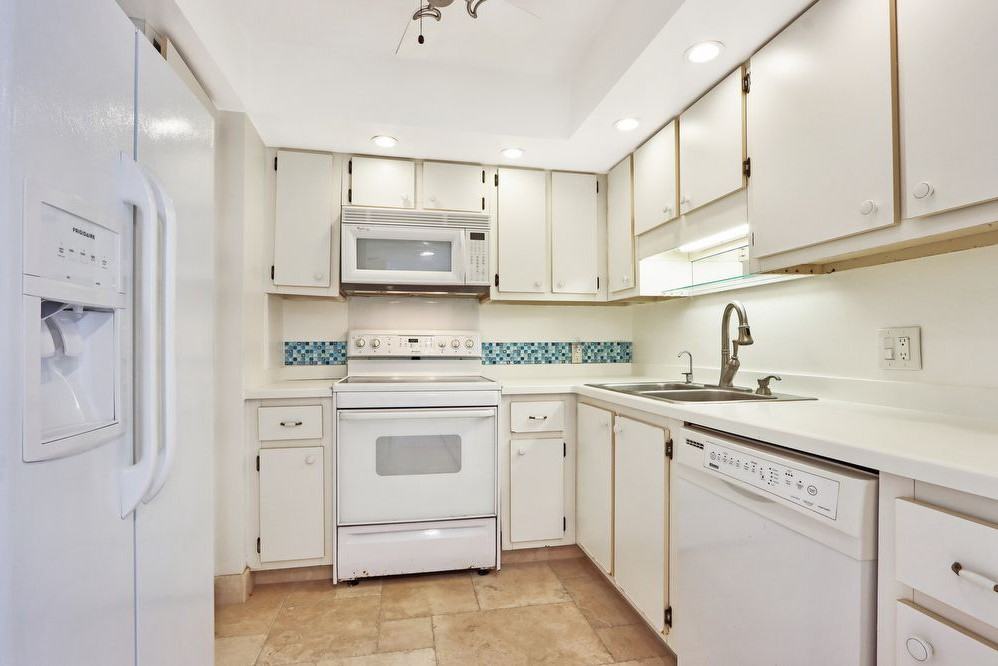 900 Ocean Dr - Photo 3 of 29