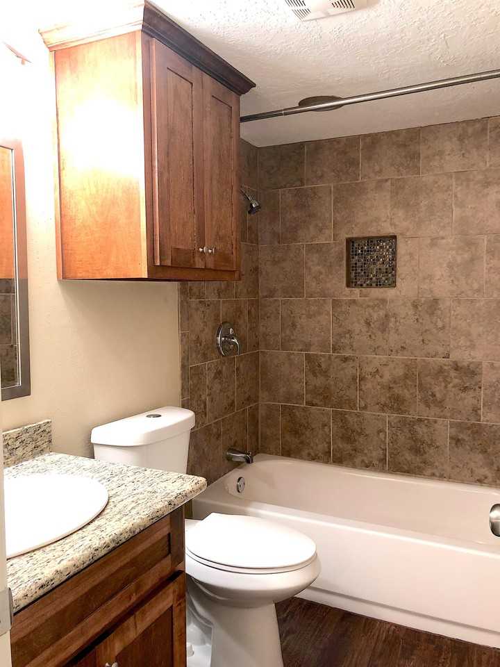 1008 N Houston Ave #2 - Photo 5 of 12