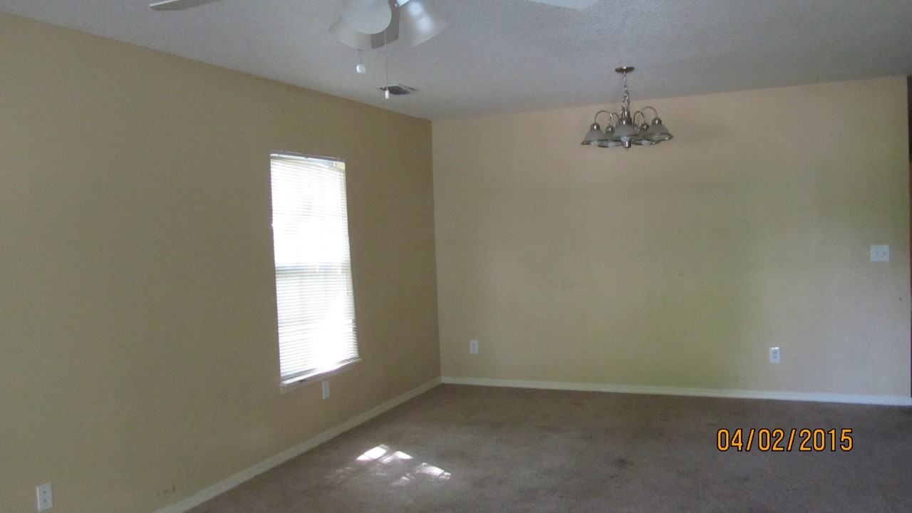 2408 Spirea St - Photo 3 of 10