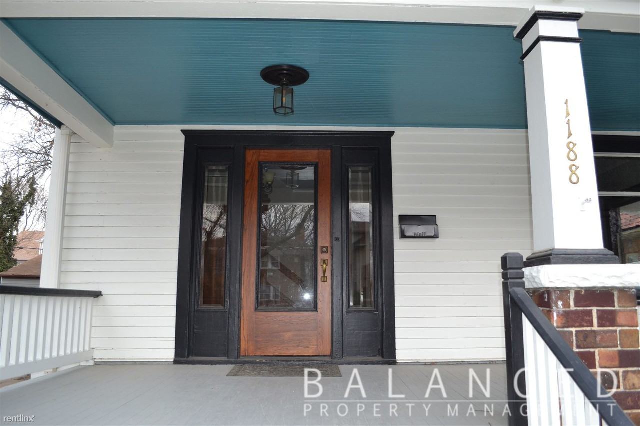 1188 Sw College Ave - Photo 2 of 37