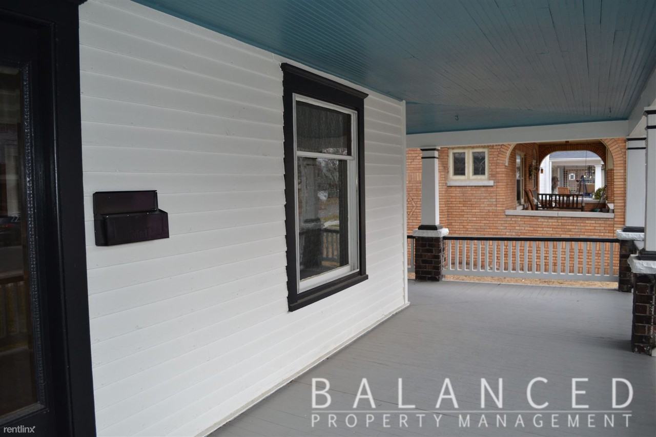 1188 Sw College Ave - Photo 3 of 37