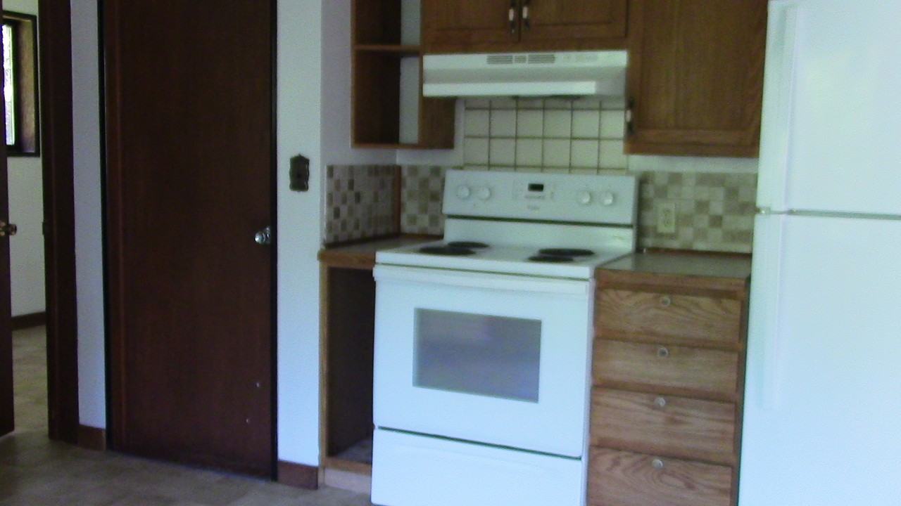 409 NW Legion Rd - Photo 3 of 15