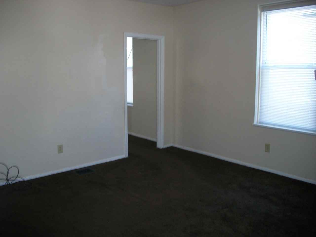 525 Oak St - Photo 2 of 5