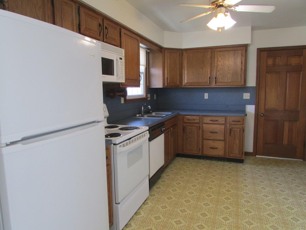 4187 White Oak Rd - Photo 2 of 11