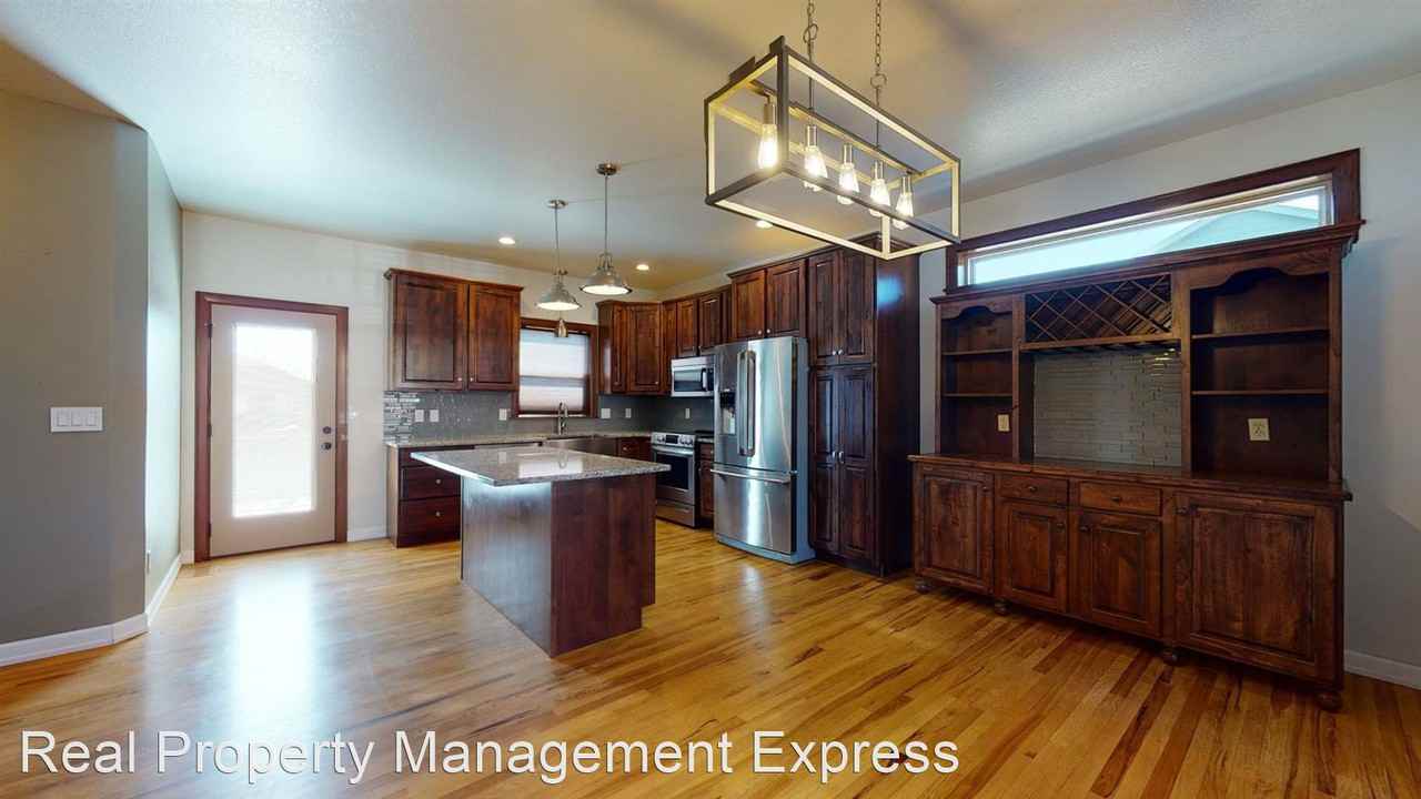 7505 W Legacy St - Photo 2 of 18