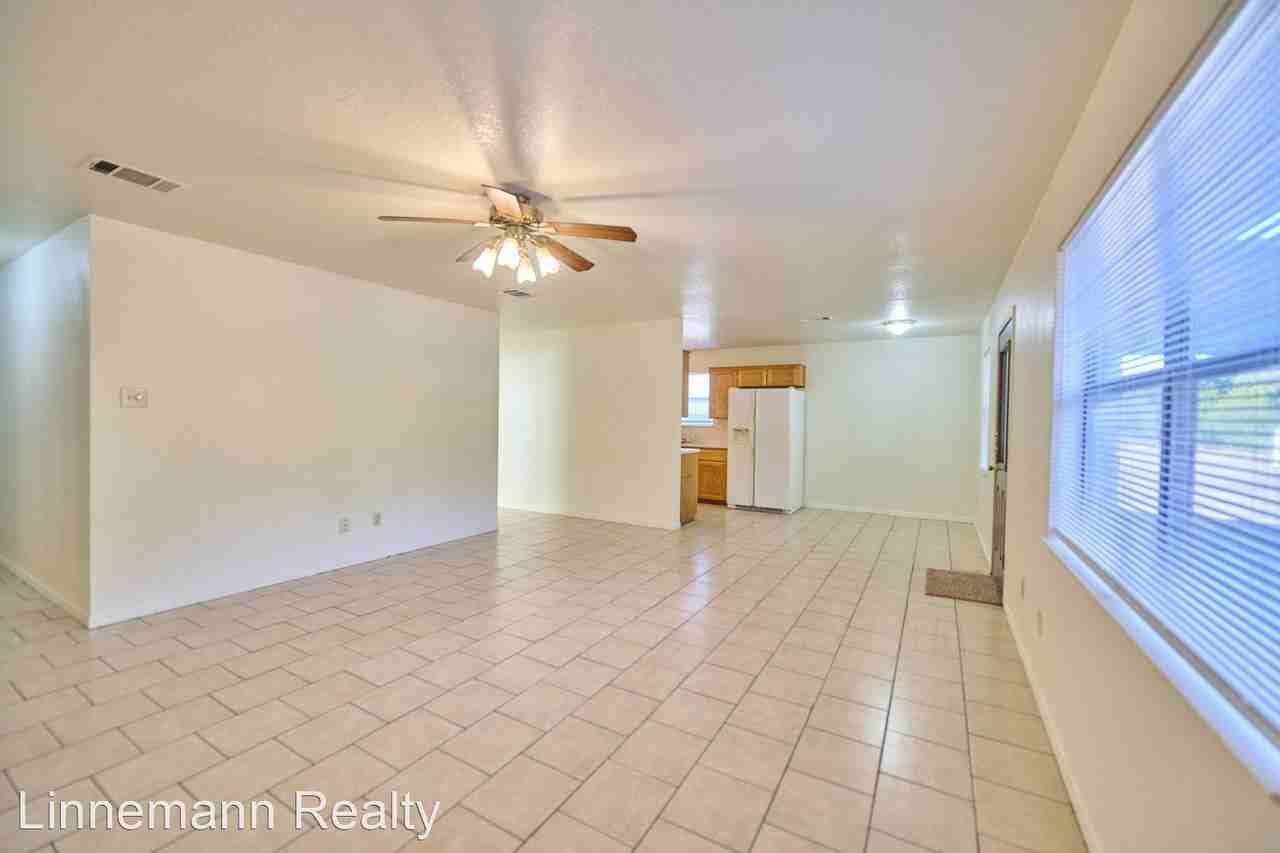 1005 Cherokee Trl - Photo 3 of 20