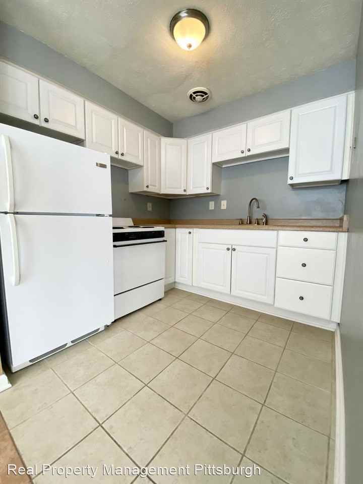 129 Baywood Ave - Photo 2 of 9