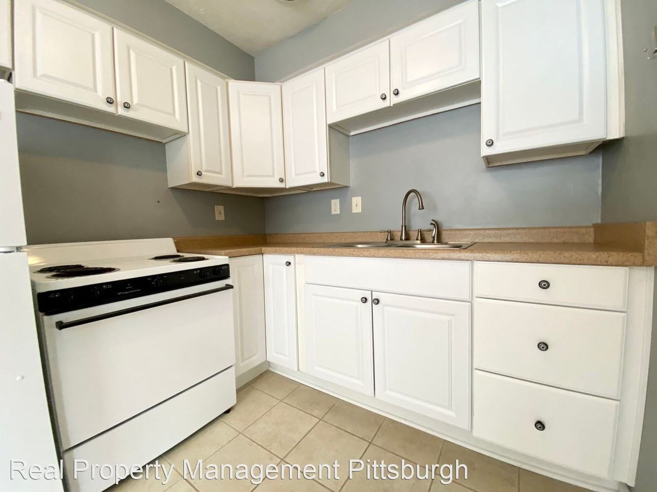 129 Baywood Ave - Photo 3 of 9
