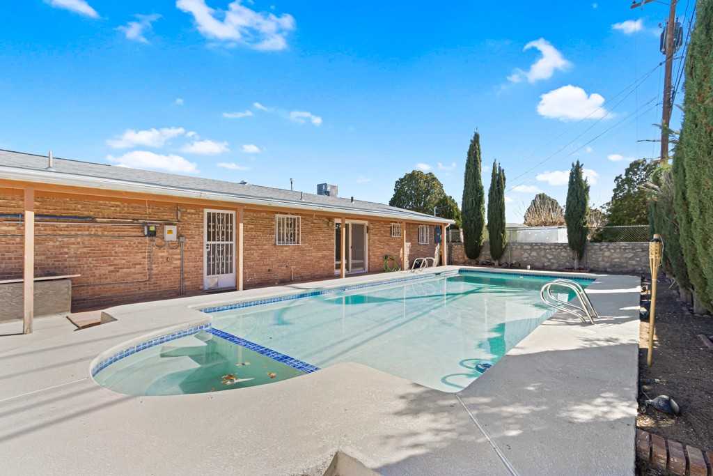 9942 Lockerbie Ave - Photo 3 of 21