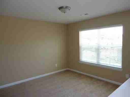 723 Twickenham Ln - Photo 3 of 12