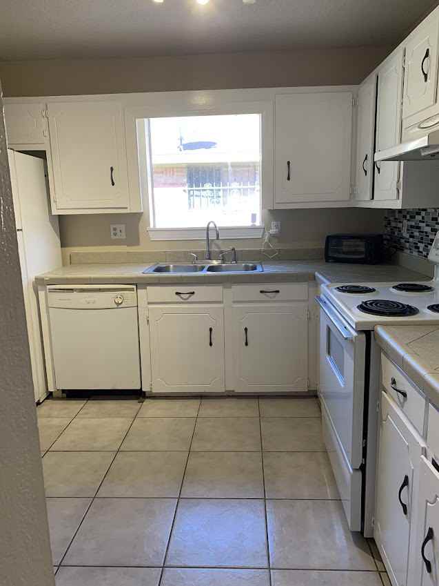 6104 North 30th Street - Photo 2 of 4