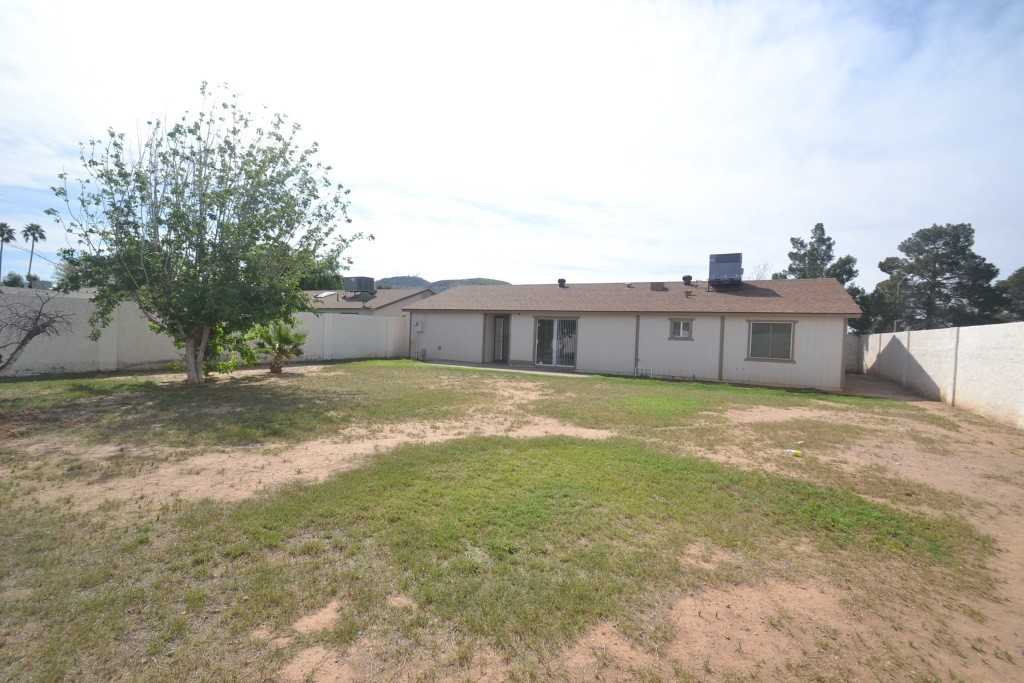 2014 W Voltaire Ave - Photo 2 of 15