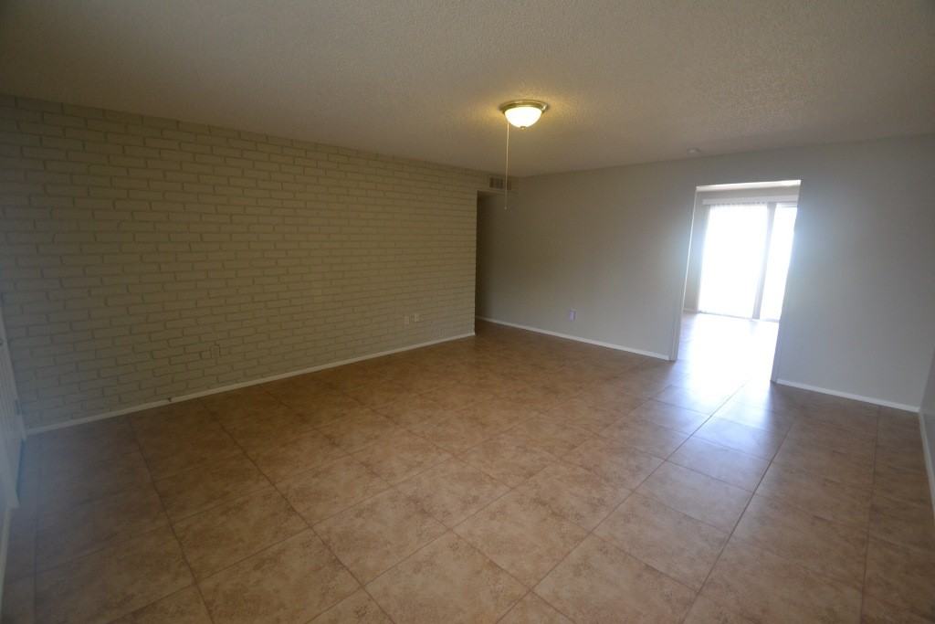 2014 W Voltaire Ave - Photo 3 of 15