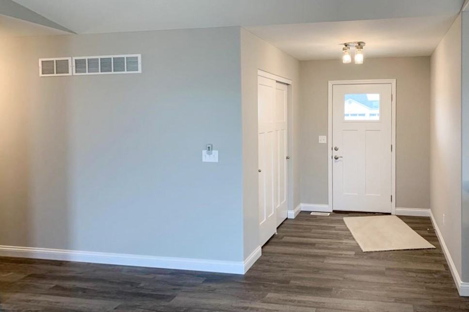 230 Huntleigh Parkway - Photo 2 of 6