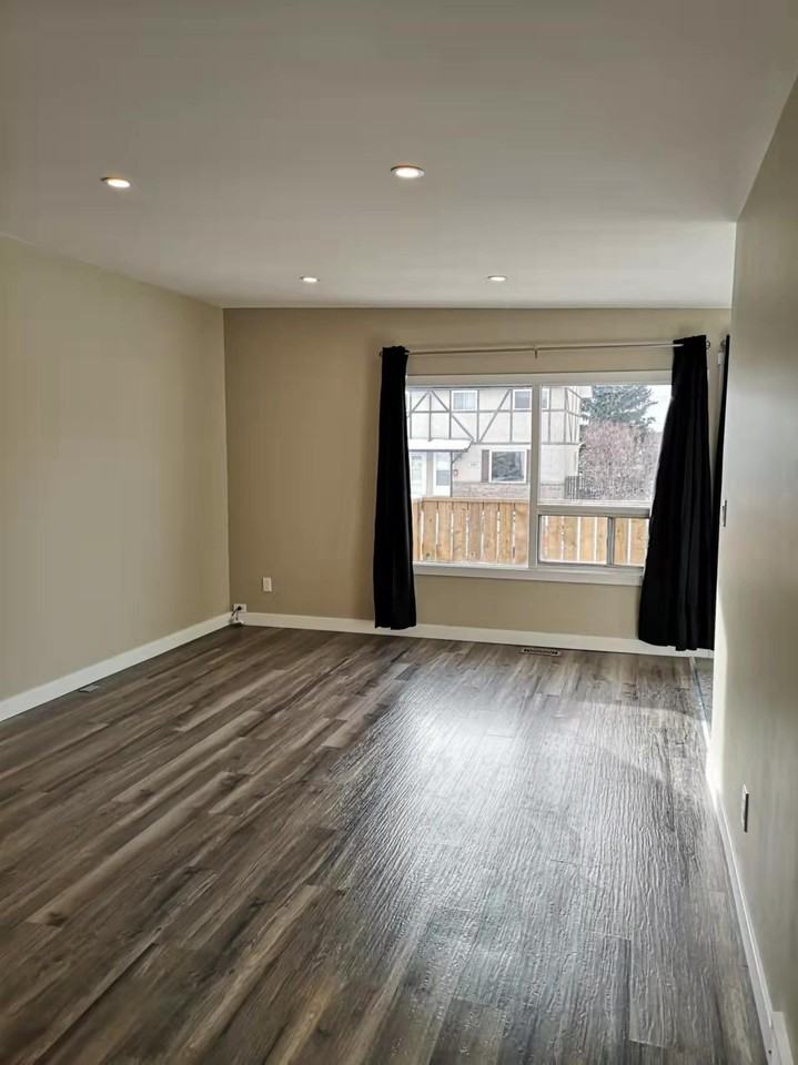 2910 Doverville Crescent Southeast - Photo 2 of 16