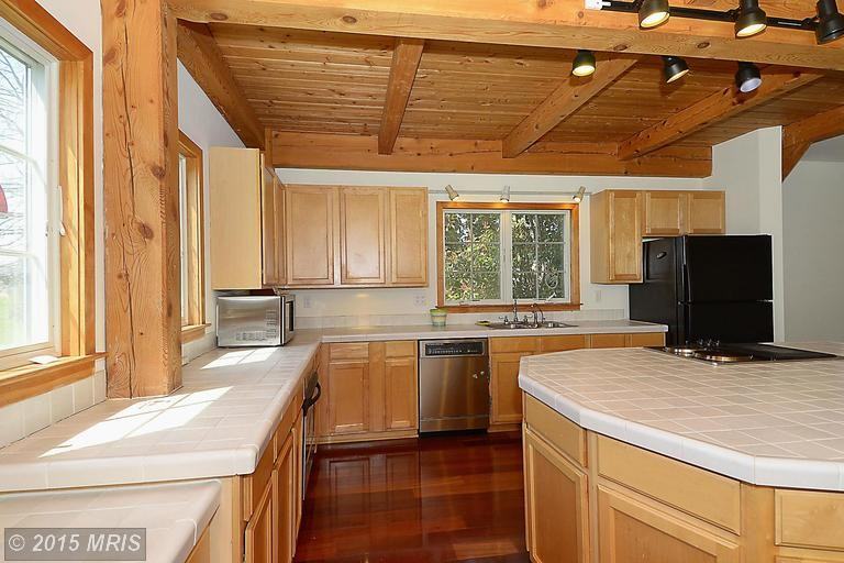 2912 Cox Neck Rd E - Photo 2 of 30