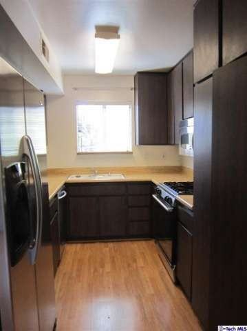 472 Rosemont Ave - Photo 3 of 10