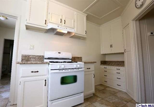 305 Duane Ave - Photo 3 of 14