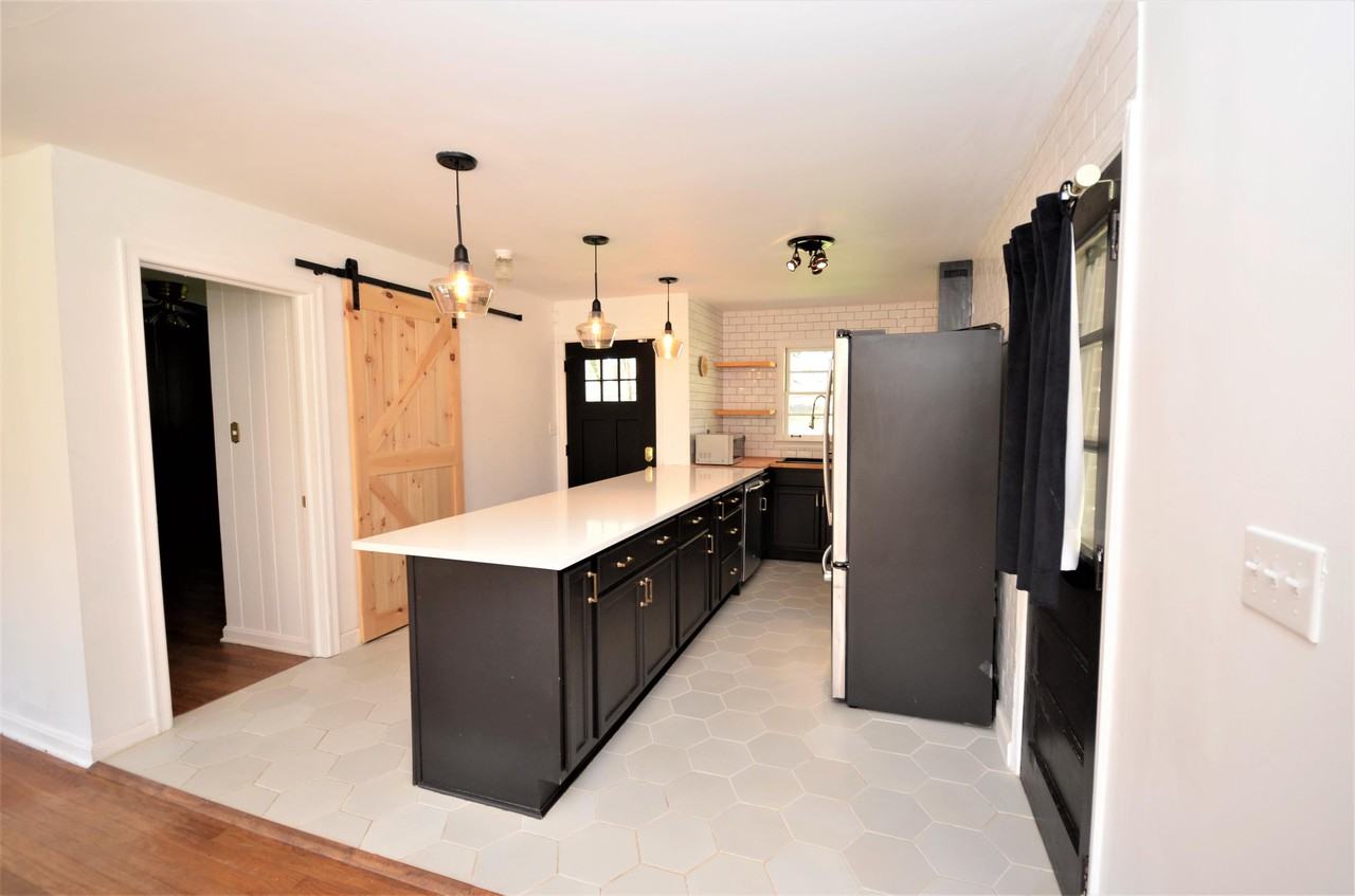 1009 N Hills Dr #1 - Photo 4 of 27