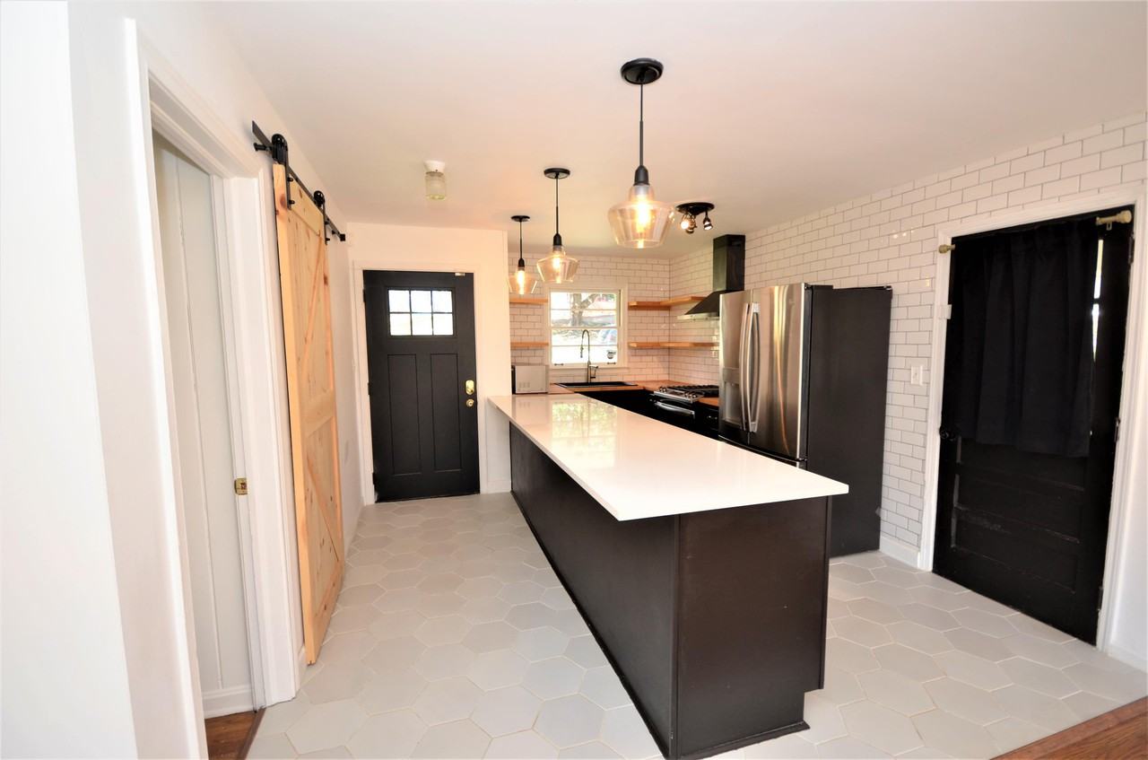 1009 N Hills Dr #1 - Photo 6 of 27