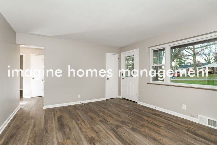 2173 Forestlake Dr - Photo 3 of 13