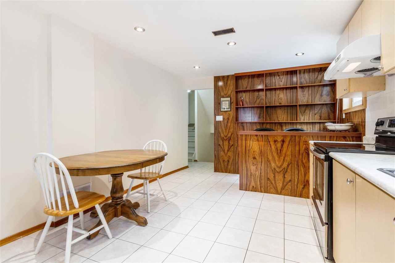 4136 Dunmow Crescent - Photo 3 of 25