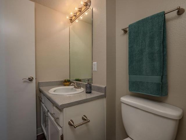 4201 Meadowlark Ln Se - Photo 4 of 18
