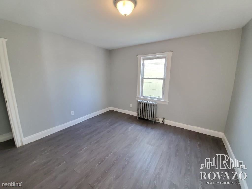 432 S 14th St - Photo 2 of 5