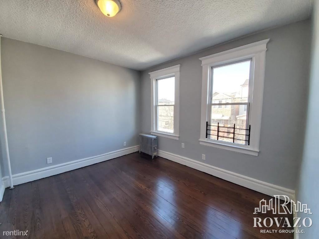 432 S 14th St - Photo 3 of 5