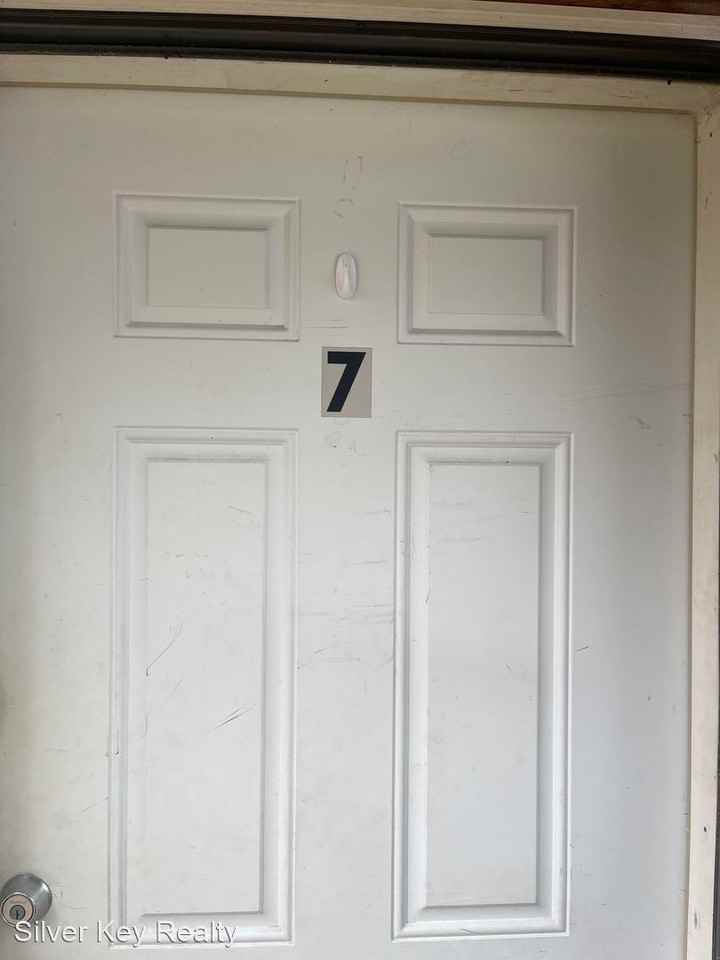 311 Sunset Drive - Photo 2 of 12