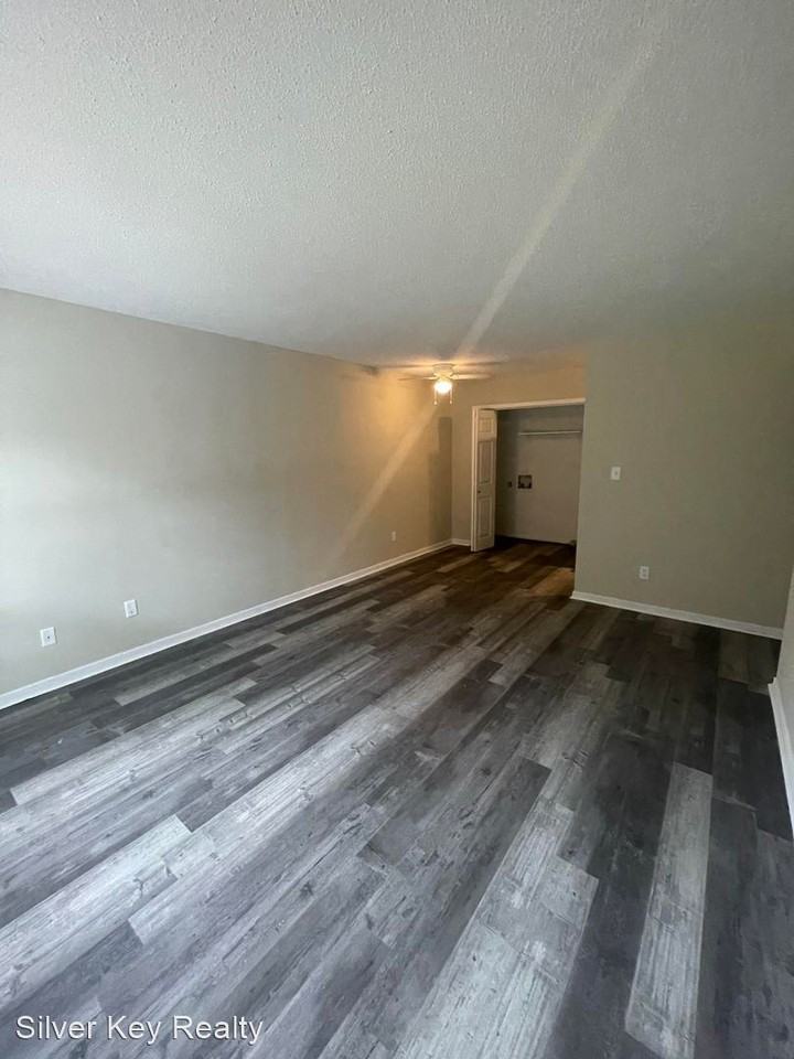 311 Sunset Drive - Photo 3 of 12