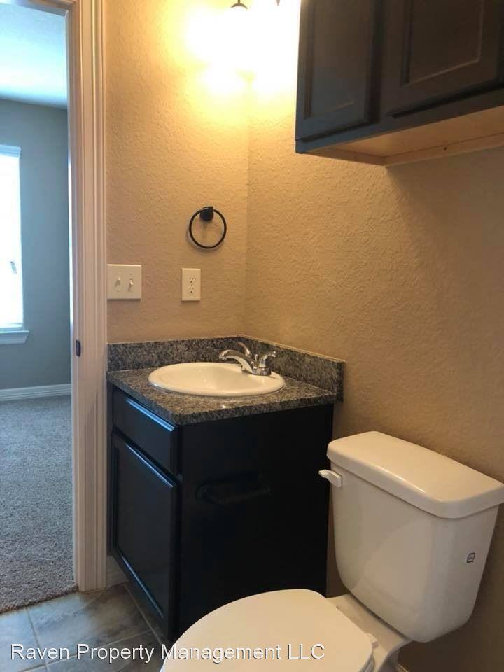 2002 20th St - Photo 2 of 18