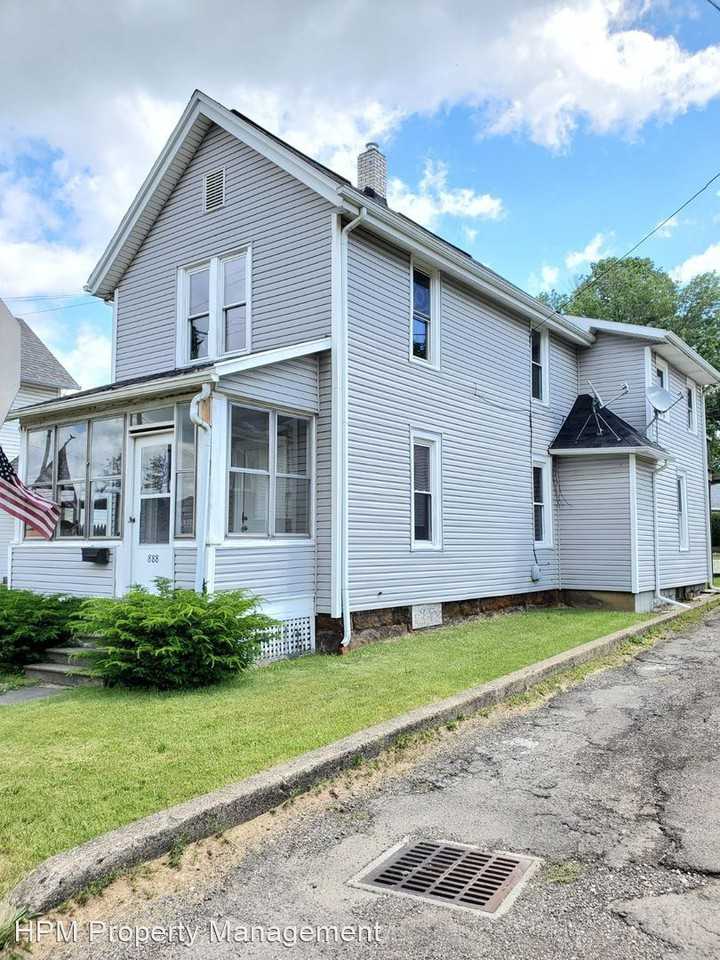 888-1st St NE Lower - Photo 2 of 16