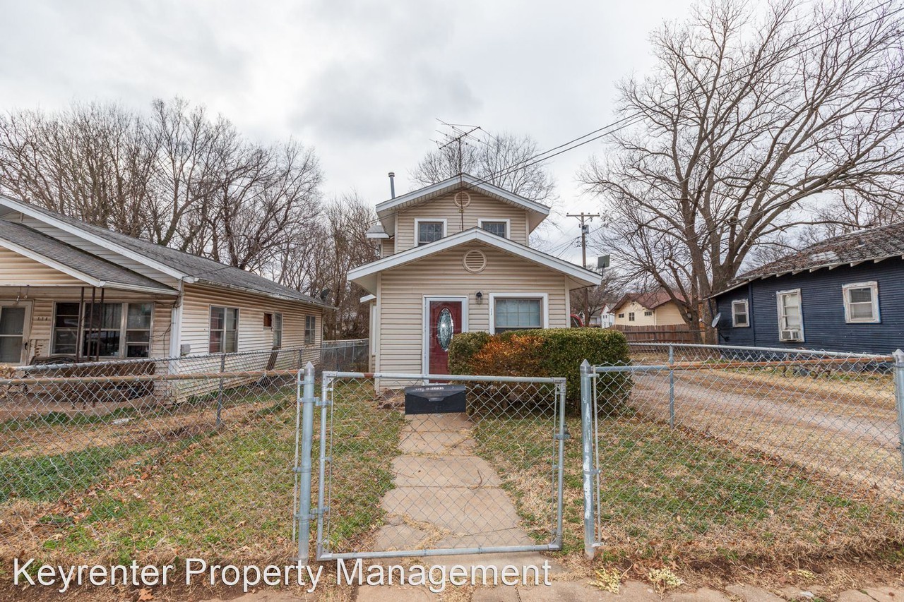 112 S Pecan St - Photo 2 of 37