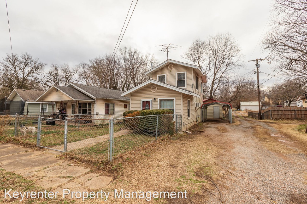 112 S Pecan St - Photo 3 of 37