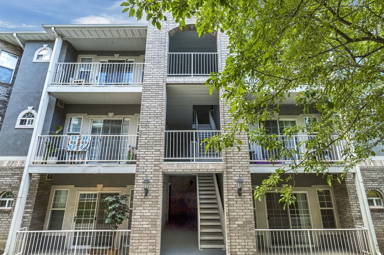 455 Belmont Pl - Photo 2 of 17