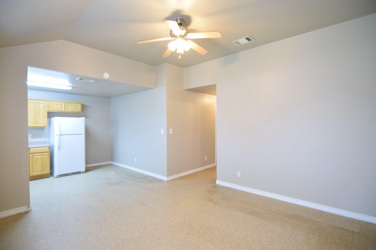 603 E Avenue M - Photo 6 of 17