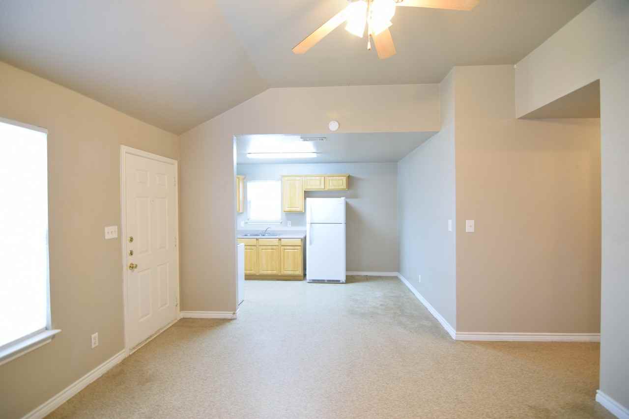 603 E Avenue M - Photo 7 of 17