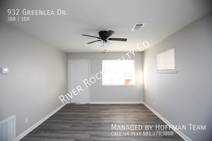 932 Greenlea Dr - Photo 2 of 11